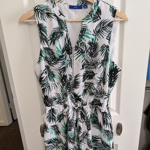 Flirty palm leaves dress - Picture 1 of 2